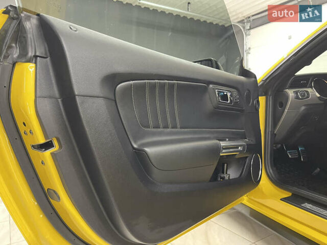 Желтый Форд Мустанг, объемом двигателя 2.26 л и пробегом 45 тыс. км за 21500 $, фото 13 на Automoto.ua