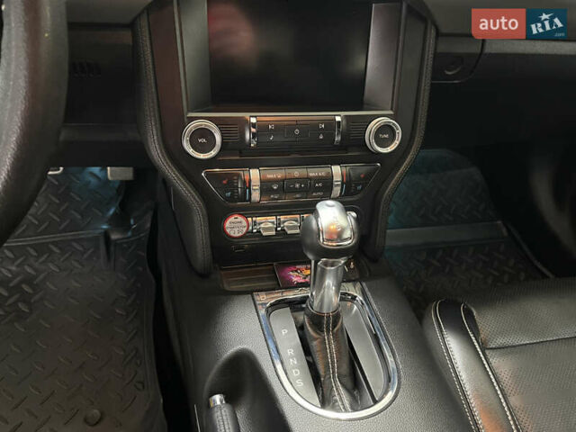 Желтый Форд Мустанг, объемом двигателя 2.26 л и пробегом 45 тыс. км за 21500 $, фото 19 на Automoto.ua