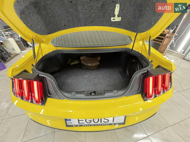 Желтый Форд Мустанг, объемом двигателя 2.26 л и пробегом 45 тыс. км за 21500 $, фото 10 на Automoto.ua