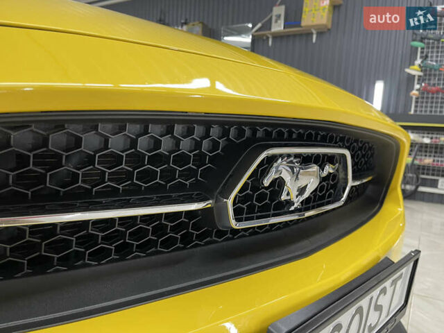 Желтый Форд Мустанг, объемом двигателя 2.26 л и пробегом 45 тыс. км за 21500 $, фото 3 на Automoto.ua