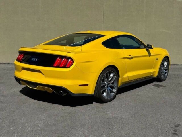 Желтый Форд Мустанг, объемом двигателя 5 л и пробегом 75 тыс. км за 12300 $, фото 5 на Automoto.ua