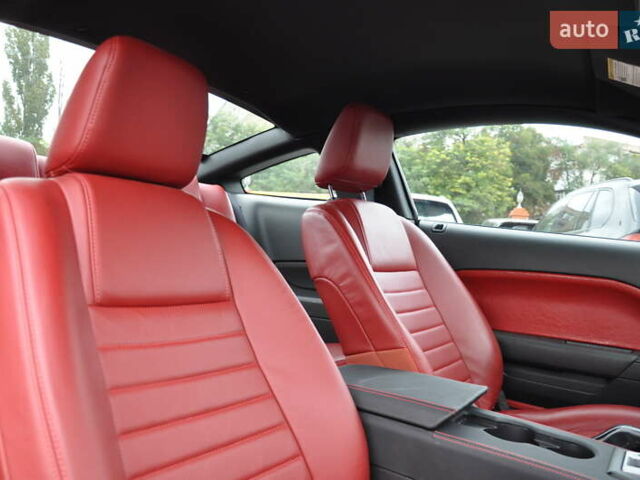 Серый Форд Мустанг, объемом двигателя 4.61 л и пробегом 115 тыс. км за 13000 $, фото 29 на Automoto.ua