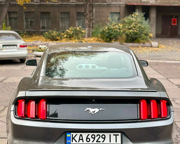 Сірий Форд Мустанг, об'ємом двигуна 2.26 л та пробігом 175 тис. км за 14500 $, фото 8 на Automoto.ua
