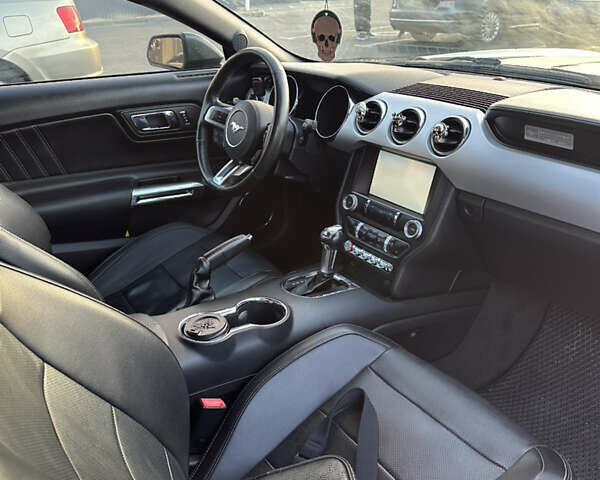 Серый Форд Мустанг, объемом двигателя 2.26 л и пробегом 151 тыс. км за 15000 $, фото 9 на Automoto.ua