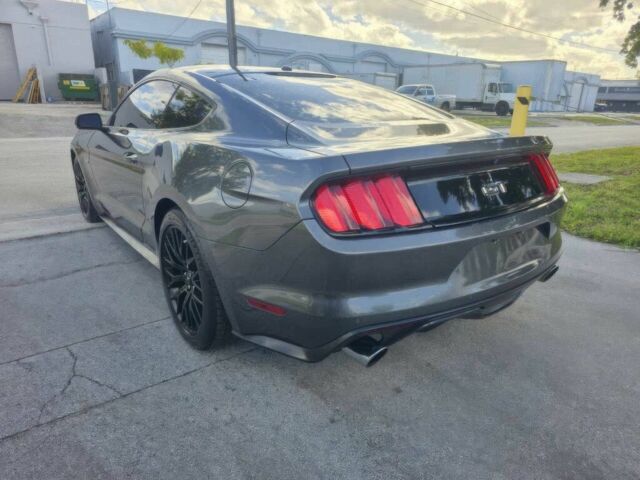 Сірий Форд Мустанг, об'ємом двигуна 5 л та пробігом 72 тис. км за 9900 $, фото 4 на Automoto.ua