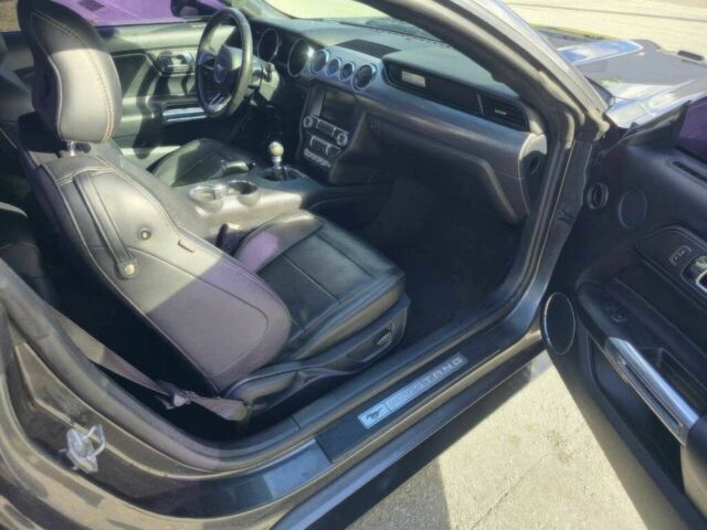 Сірий Форд Мустанг, об'ємом двигуна 5 л та пробігом 72 тис. км за 9900 $, фото 10 на Automoto.ua