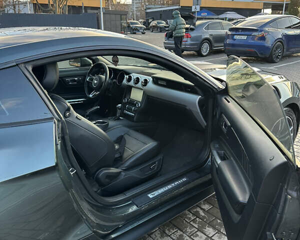 Серый Форд Мустанг, объемом двигателя 2.26 л и пробегом 151 тыс. км за 15000 $, фото 7 на Automoto.ua