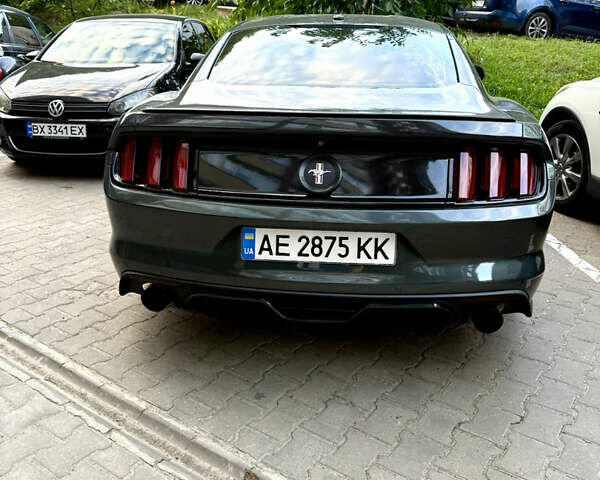 Серый Форд Мустанг, объемом двигателя 2.3 л и пробегом 190 тыс. км за 16000 $, фото 2 на Automoto.ua