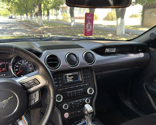 Серый Форд Мустанг, объемом двигателя 2.26 л и пробегом 166 тыс. км за 13500 $, фото 4 на Automoto.ua