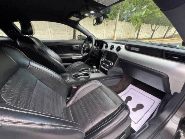 Серый Форд Мустанг, объемом двигателя 5 л и пробегом 70 тыс. км за 8000 $, фото 9 на Automoto.ua