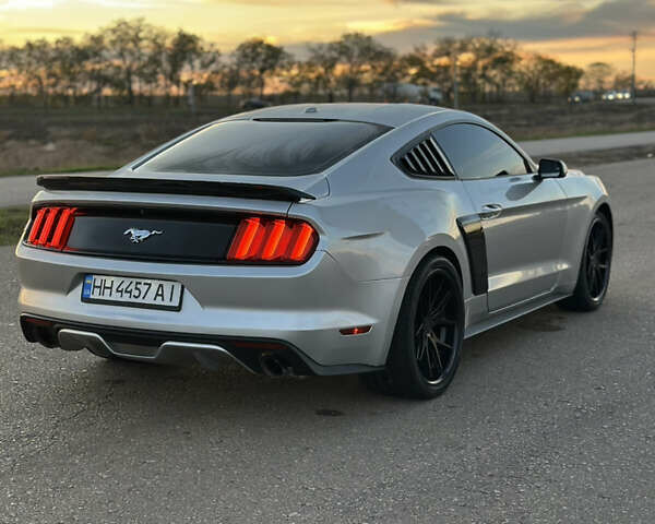 Серый Форд Мустанг, объемом двигателя 2.3 л и пробегом 173 тыс. км за 14500 $, фото 4 на Automoto.ua