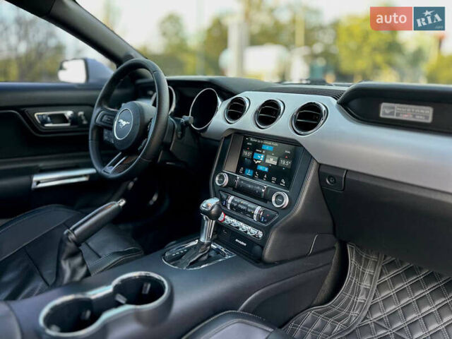 Серый Форд Мустанг, объемом двигателя 2.26 л и пробегом 161 тыс. км за 13599 $, фото 17 на Automoto.ua