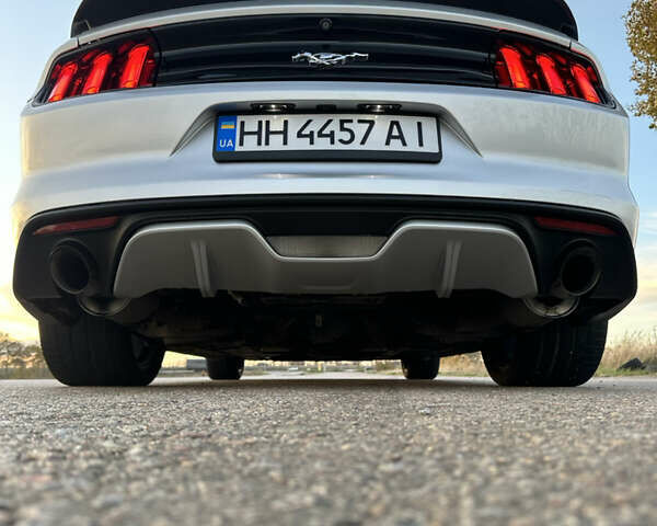 Серый Форд Мустанг, объемом двигателя 2.3 л и пробегом 173 тыс. км за 14500 $, фото 5 на Automoto.ua