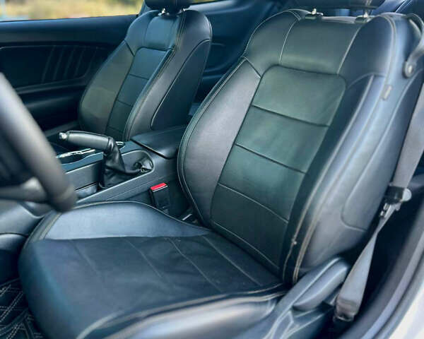 Серый Форд Мустанг, объемом двигателя 2.26 л и пробегом 161 тыс. км за 13599 $, фото 10 на Automoto.ua