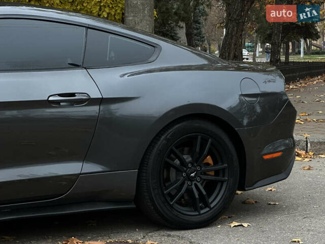 Серый Форд Мустанг, объемом двигателя 2.26 л и пробегом 99 тыс. км за 14999 $, фото 12 на Automoto.ua