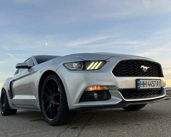 Серый Форд Мустанг, объемом двигателя 2.3 л и пробегом 173 тыс. км за 14500 $, фото 10 на Automoto.ua