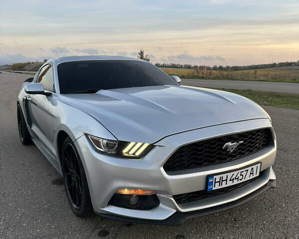 Серый Форд Мустанг, объемом двигателя 2.3 л и пробегом 173 тыс. км за 14500 $, фото 11 на Automoto.ua