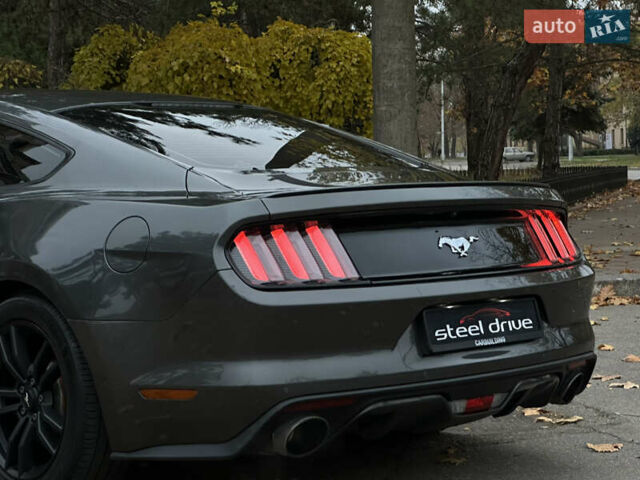 Серый Форд Мустанг, объемом двигателя 2.26 л и пробегом 99 тыс. км за 14999 $, фото 4 на Automoto.ua