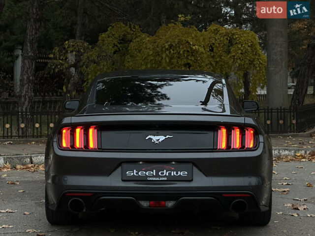 Серый Форд Мустанг, объемом двигателя 2.26 л и пробегом 99 тыс. км за 14999 $, фото 5 на Automoto.ua