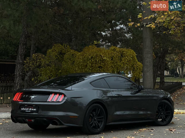 Серый Форд Мустанг, объемом двигателя 2.26 л и пробегом 99 тыс. км за 14999 $, фото 6 на Automoto.ua