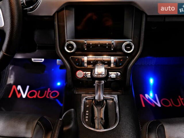 Серый Форд Мустанг, объемом двигателя 2.3 л и пробегом 91 тыс. км за 13900 $, фото 16 на Automoto.ua