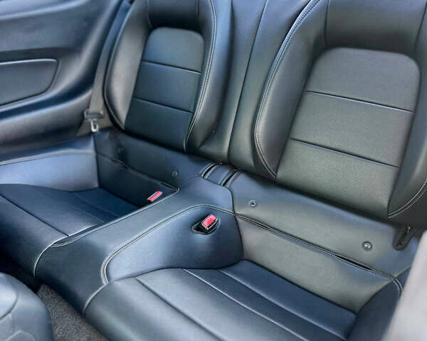 Серый Форд Мустанг, объемом двигателя 2.26 л и пробегом 161 тыс. км за 13599 $, фото 11 на Automoto.ua