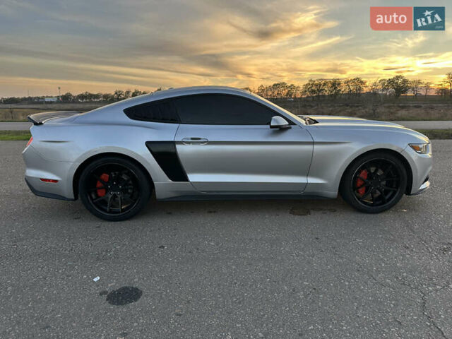 Серый Форд Мустанг, объемом двигателя 2.3 л и пробегом 173 тыс. км за 14500 $, фото 8 на Automoto.ua