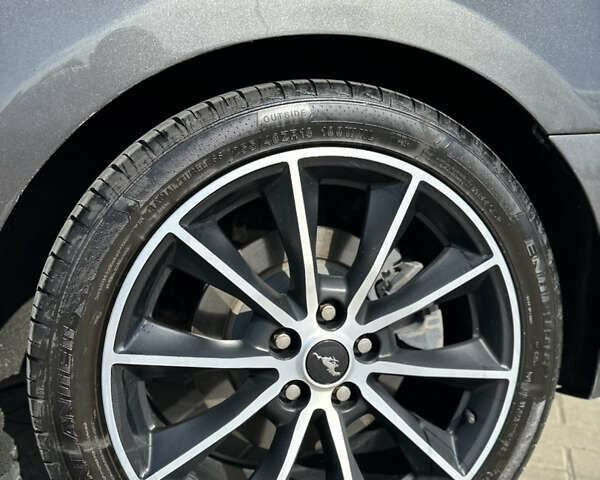 Серый Форд Мустанг, объемом двигателя 2.3 л и пробегом 110 тыс. км за 15555 $, фото 28 на Automoto.ua