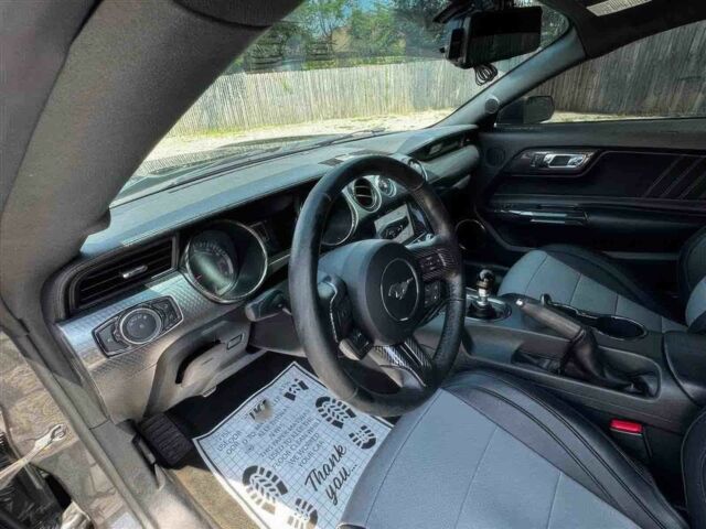 Серый Форд Мустанг, объемом двигателя 5 л и пробегом 76 тыс. км за 12600 $, фото 8 на Automoto.ua