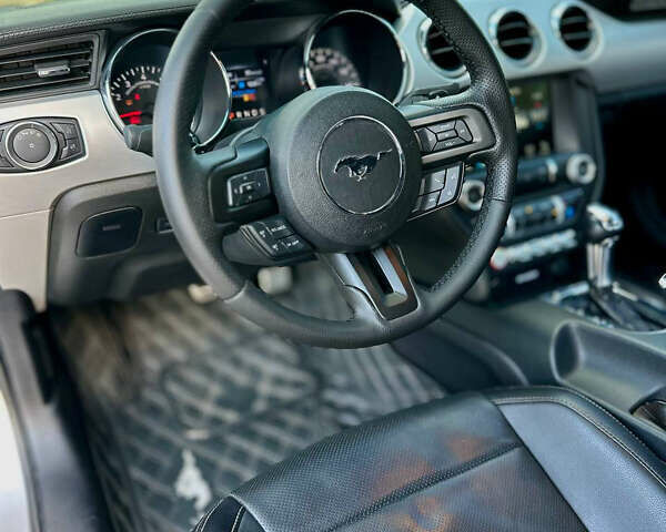 Серый Форд Мустанг, объемом двигателя 2.26 л и пробегом 161 тыс. км за 13599 $, фото 8 на Automoto.ua