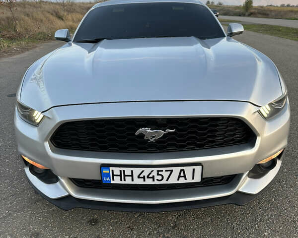 Серый Форд Мустанг, объемом двигателя 2.3 л и пробегом 173 тыс. км за 14500 $, фото 13 на Automoto.ua