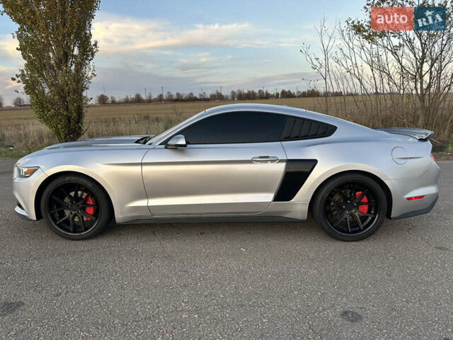 Серый Форд Мустанг, объемом двигателя 2.3 л и пробегом 173 тыс. км за 14500 $, фото 7 на Automoto.ua