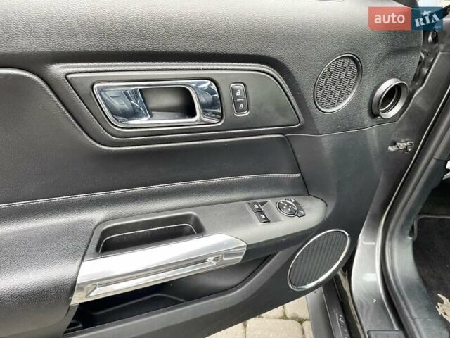 Серый Форд Мустанг, объемом двигателя 2.26 л и пробегом 98 тыс. км за 16700 $, фото 19 на Automoto.ua