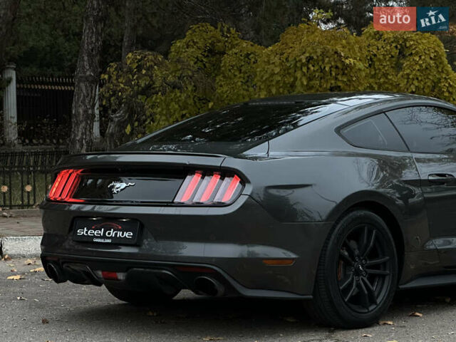 Серый Форд Мустанг, объемом двигателя 2.26 л и пробегом 99 тыс. км за 14999 $, фото 7 на Automoto.ua