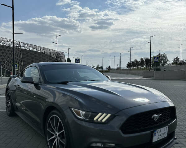 Серый Форд Мустанг, объемом двигателя 2.3 л и пробегом 110 тыс. км за 15555 $, фото 3 на Automoto.ua