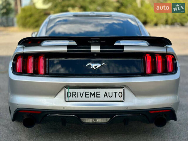 Серый Форд Мустанг, объемом двигателя 2.26 л и пробегом 161 тыс. км за 13599 $, фото 5 на Automoto.ua