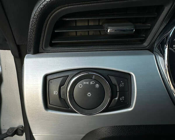 Серый Форд Мустанг, объемом двигателя 2.26 л и пробегом 161 тыс. км за 13599 $, фото 27 на Automoto.ua