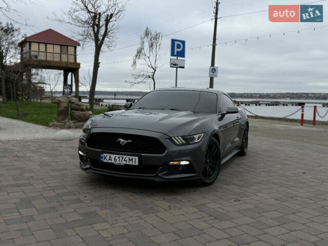 Серый Форд Мустанг, объемом двигателя 2.26 л и пробегом 100 тыс. км за 14500 $, фото 1 на Automoto.ua