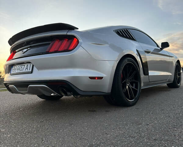 Серый Форд Мустанг, объемом двигателя 2.3 л и пробегом 173 тыс. км за 14500 $, фото 3 на Automoto.ua