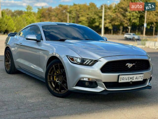Серый Форд Мустанг, объемом двигателя 2.26 л и пробегом 161 тыс. км за 13599 $, фото 2 на Automoto.ua