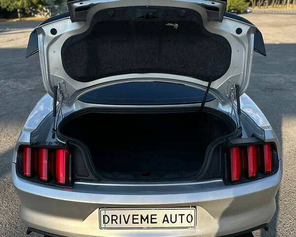 Серый Форд Мустанг, объемом двигателя 2.26 л и пробегом 161 тыс. км за 13599 $, фото 24 на Automoto.ua