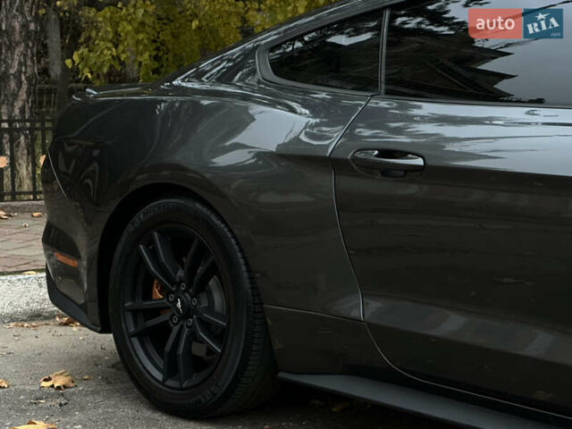 Серый Форд Мустанг, объемом двигателя 2.26 л и пробегом 99 тыс. км за 14999 $, фото 17 на Automoto.ua