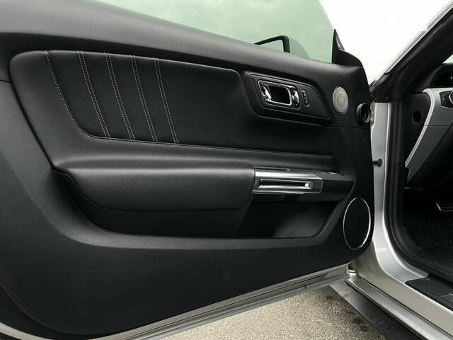 Серый Форд Мустанг, объемом двигателя 2.3 л и пробегом 119 тыс. км за 20500 $, фото 12 на Automoto.ua