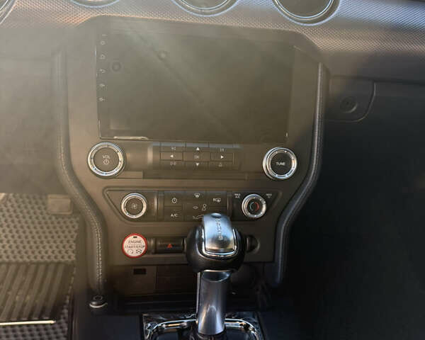 Серый Форд Мустанг, объемом двигателя 2.26 л и пробегом 100 тыс. км за 14500 $, фото 12 на Automoto.ua