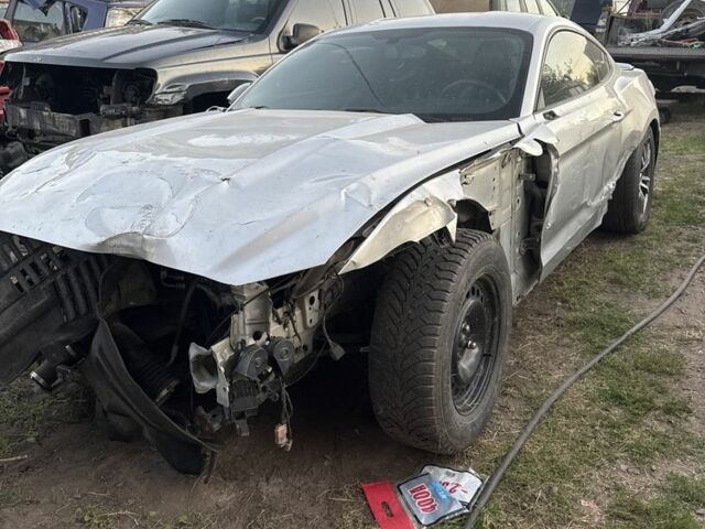 Серый Форд Мустанг, объемом двигателя 2.3 л и пробегом 124 тыс. км за 4700 $, фото 2 на Automoto.ua