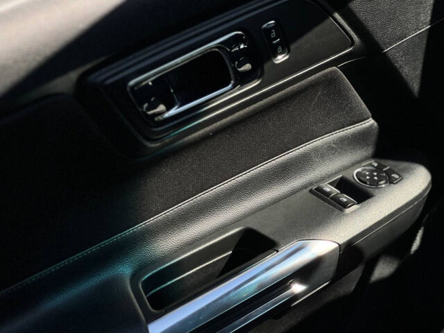 Сірий Форд Мустанг, об'ємом двигуна 2.3 л та пробігом 124 тис. км за 17000 $, фото 6 на Automoto.ua