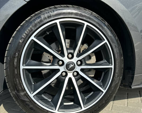 Серый Форд Мустанг, объемом двигателя 2.3 л и пробегом 110 тыс. км за 15555 $, фото 27 на Automoto.ua