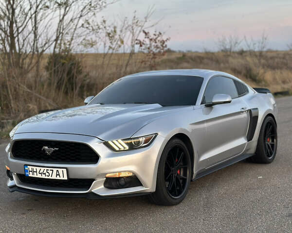 Серый Форд Мустанг, объемом двигателя 2.3 л и пробегом 173 тыс. км за 14500 $, фото 9 на Automoto.ua