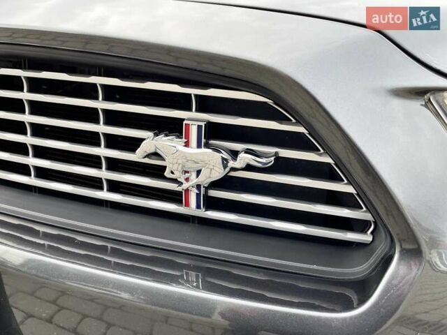 Серый Форд Мустанг, объемом двигателя 2.26 л и пробегом 98 тыс. км за 16700 $, фото 4 на Automoto.ua