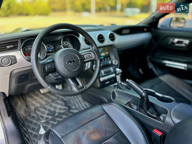 Серый Форд Мустанг, объемом двигателя 2.26 л и пробегом 161 тыс. км за 13599 $, фото 7 на Automoto.ua